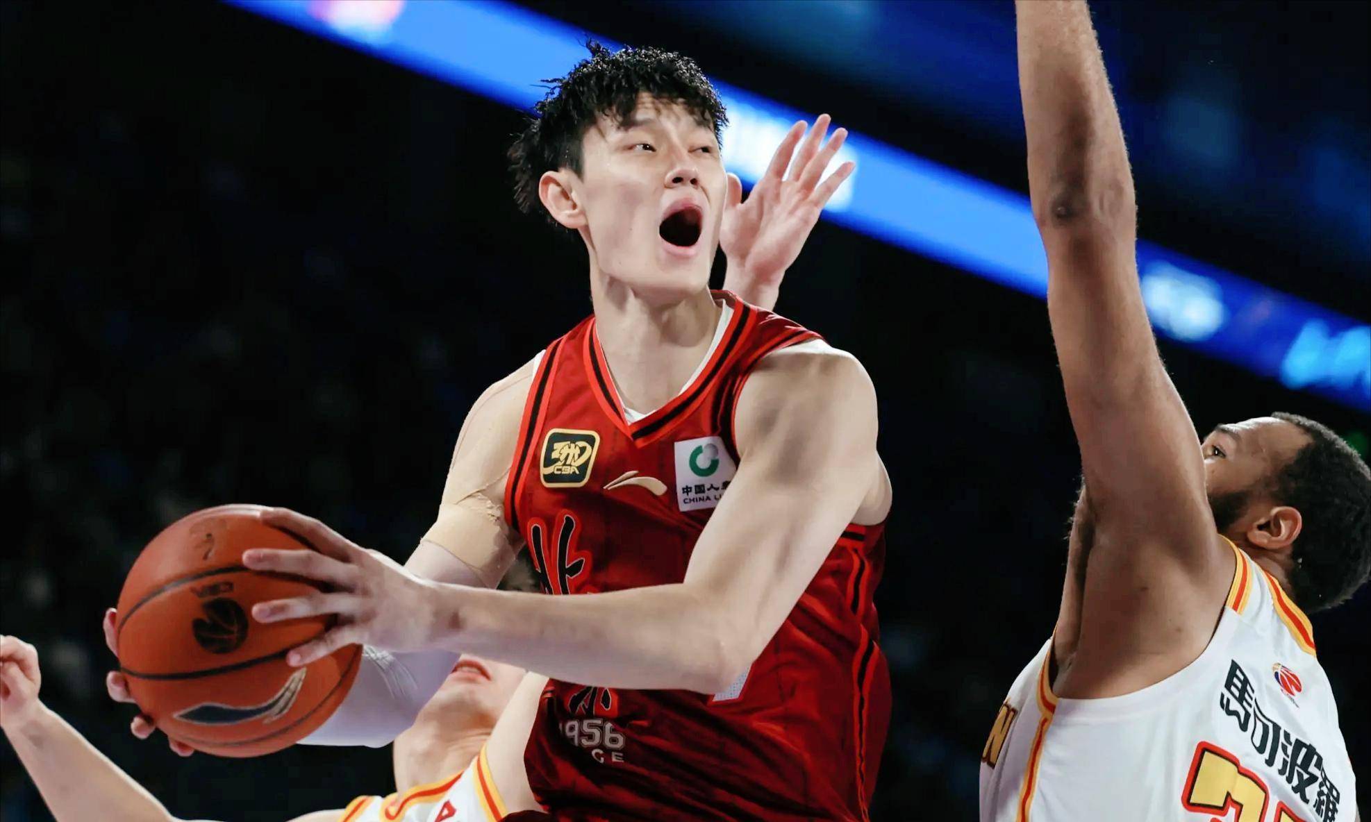 爱游戏官方网站-关于集结日波尔图备战CBA常规赛，队长鼓劲细节曝光，质疑声仍在，阵容厚度经受考验的信息